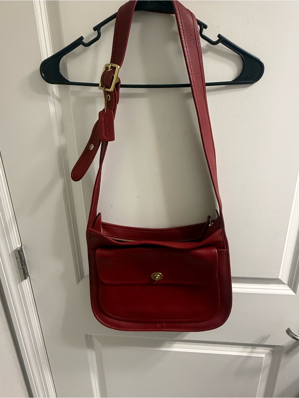 Coach Red Leather Shoulder Bag with Gold Turn-Lock - Picture 3 of 5